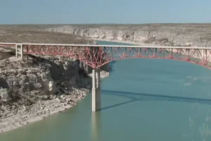 In Texas, the tallest bridge is the Pecos River High Bridge