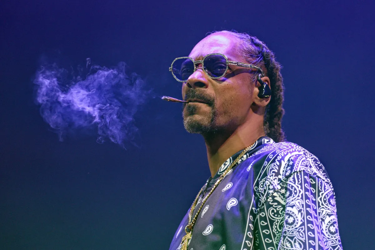 How Tall Is Snoop Dogg? (Height, Age, Bio & Net Worth)