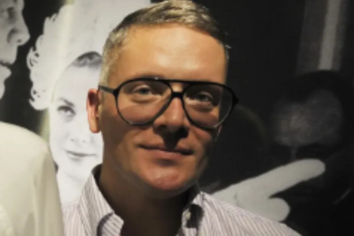 Giles Deacon height and weight